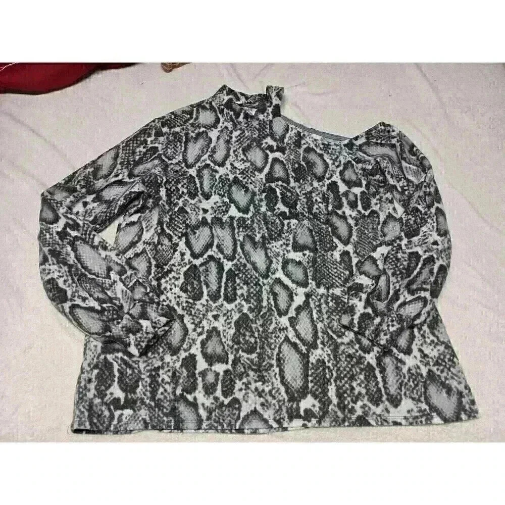 BLUE BUTTERCUP ANIMAL PRINT MOCK NECK SINGLE COLD SHOULDER TOP- SIZE L SOFT